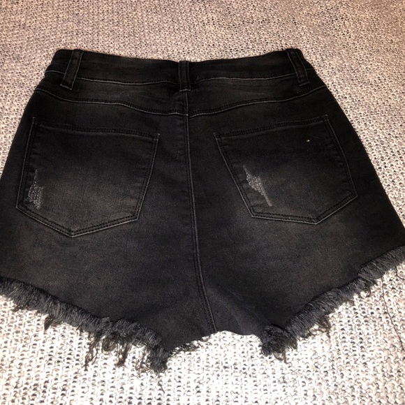 (SOLD) High-waisted shorts - Picture 2 of 6